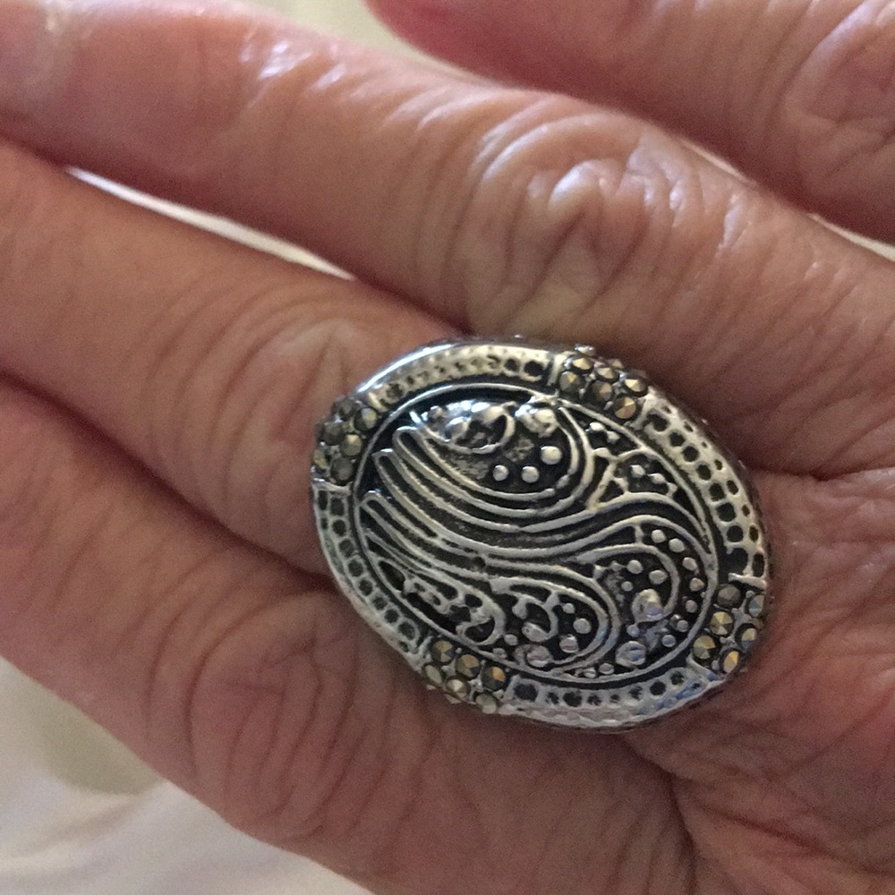 Ladies dress ring